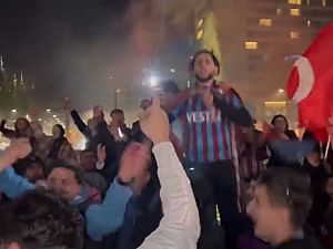 Groot feest op Hofplein na behalen landskampioen Turkse Trabzonspor