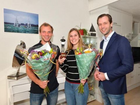 Zeilduo Pim en Lisa van Vugt verrast met Flip Vethaaktrofee