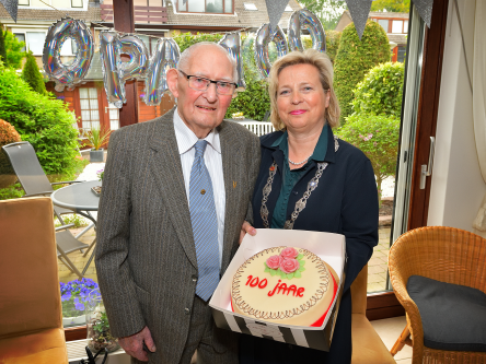 Felicitaties voor 100-jarige Pieter Borsboom