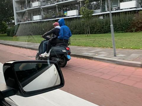 Twee Jongens gezien op gestolen scooter