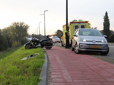 Motorrijder gewond bij aanrijding Julianasingel