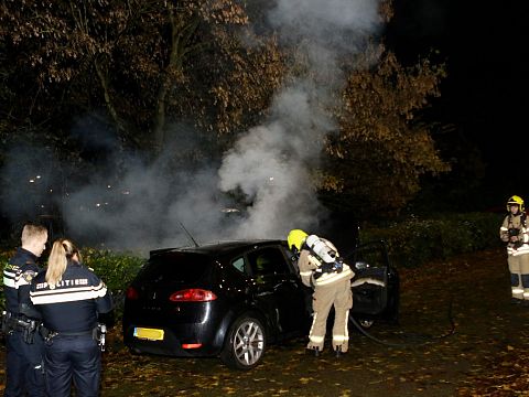 Auto in brand gestoken aan de Dillenburgsingel