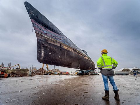 Sloop onderzeeboot in Vlaardingen gestart