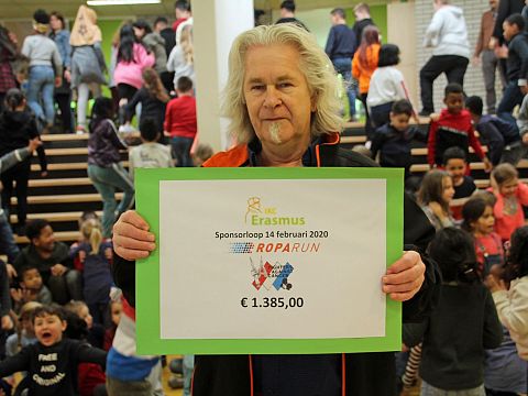 Kinderen Erasmusschool lopen bijna €1400 bij elkaar voor Roparun!