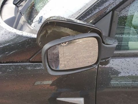 Autospiegels gesloopt op de Melis Stokelaan