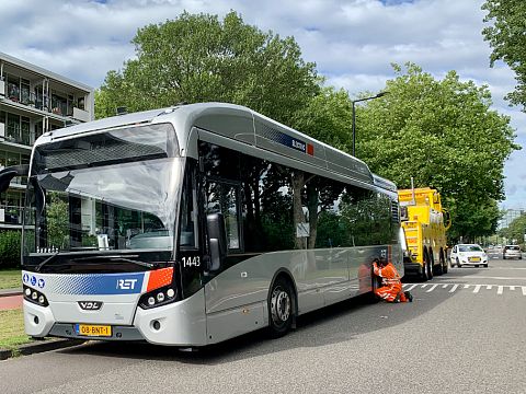 Bus met panne op de Dillenburgsingel