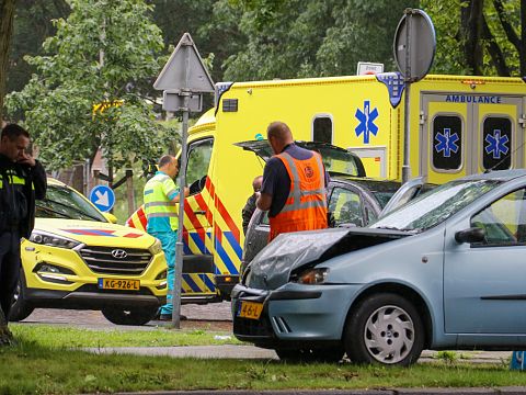 Vrouw gewond bij aanrijding Holysingel