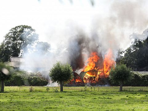 Brand in buitengebied tussen Vlaardingen en Schipluiden