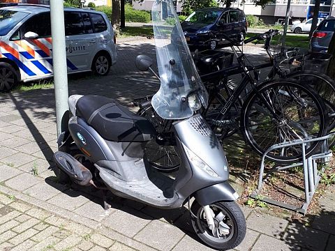 In Vlaardingen gestolen scooter gevonden in Schiedam