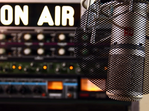 Maes Notarissen op de radio