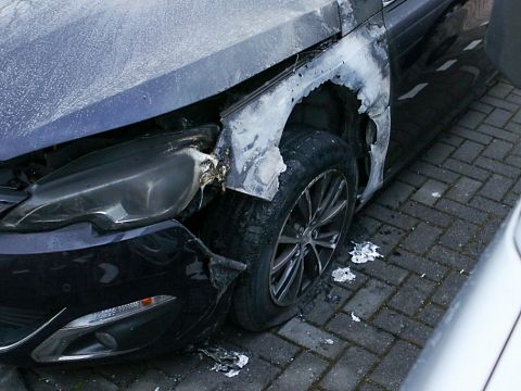 Auto ernstig beschadigd na brandstichting