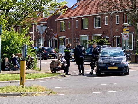 Meisje op scooter gewond bij aanrijding met auto