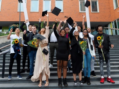 VMBO LIFE College: 98% geslaagd, drie keer cum laude