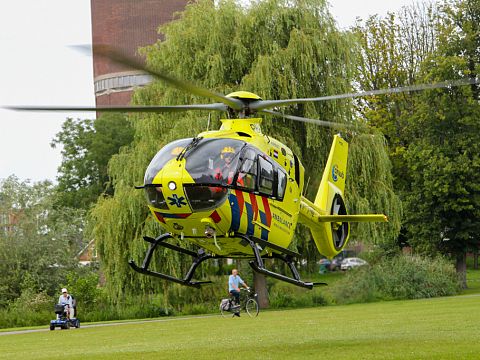 Traumahelikopter landt in Oranjepark voor incident Veerplein