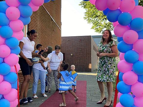 Wethouder Jacky Silos opent vierde locatie Kinderopvang Het Droompaleisje in Vlaardingen West