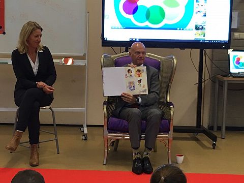 Burgemeester opent Kinderboekenweek op IKC Het Spectrum
