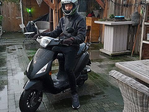 Scooter gestolen bij station Vlaardingen-Centrum