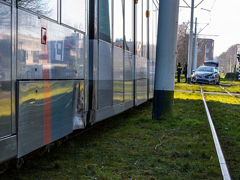 Botsing tussen auto en tram op Lepelaarsingel