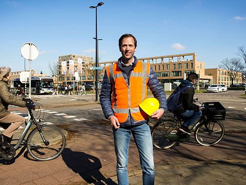 Aanleg rotonde Van Hogendorplaan/Rotterdamseweg half maart van start