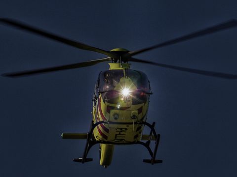Traumahelikopter landt midden in de nacht in Vlaardingen