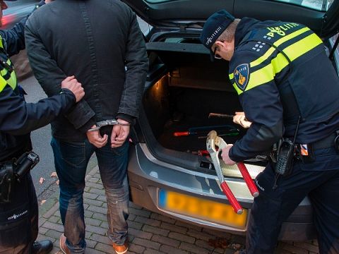Drie mannen en een vrouw aangehouden voor beschieten woning in Vlaardingen