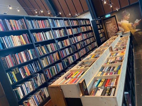 Boeken- en platenmarkt De Windwijzer weer geopend