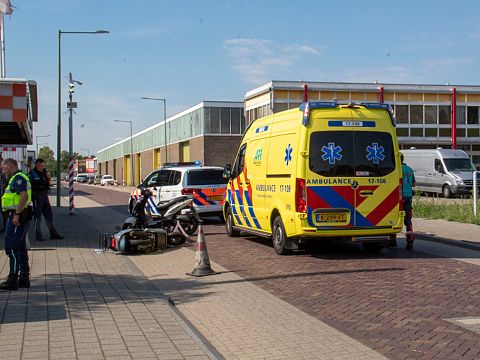 Scooterrijdster gewond na aanrijding met auto