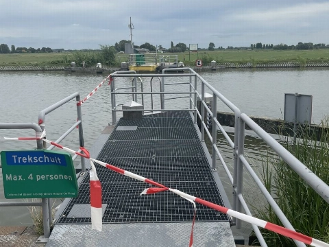 Trekschuit tijdelijk buiten gebruik