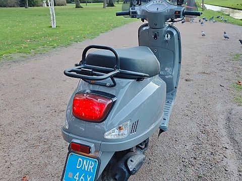 Wie heeft de grijze BTC scooter van Esra gezien?