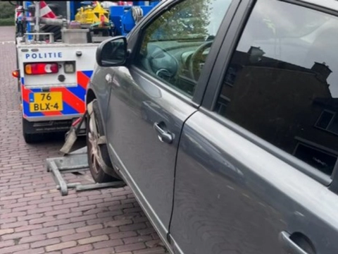 Politie neemt auto in beslag na aanrijding in Vlaardingen