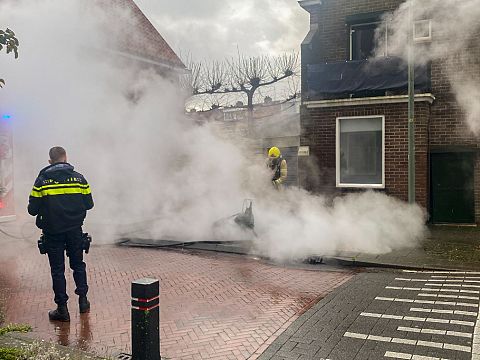 Scooter in brand in Henriëtte Roland Holststraat