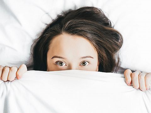 De vonk nieuw leven inblazen: leuke en creatieve manieren om je slaapkamerervaring te verbeteren