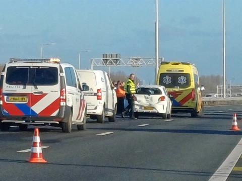 Flinke file door aanrijding op A20