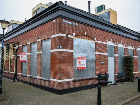 Bedrijfspand Vlaardingse loodgieter te koop