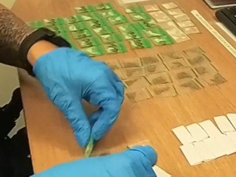 Politie pakt drugsdealers op in Vlaardingen