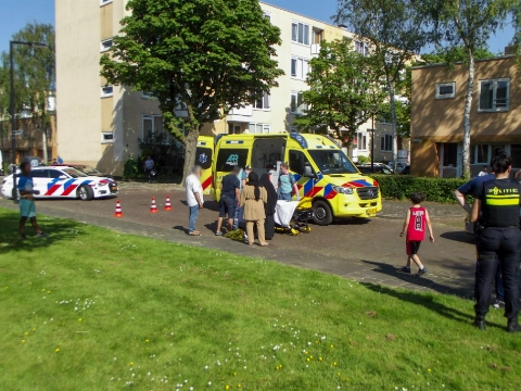 Jongetje gewond na botsing met auto