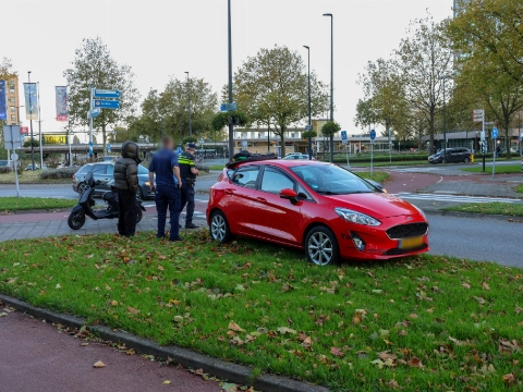Weer aanrijding op rotonde bij station Oost