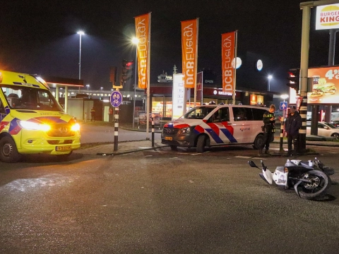 Automobilist rijdt door na aanrijding met scooter in Vlaardingen