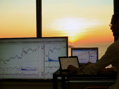 Waarde beleggingen Nederlandse huishoudens daalt in Q1 2025, relatief hoge verliezen bij techaandelen