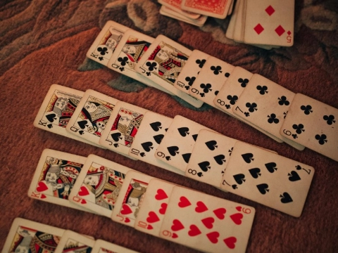 Door onzekerheid over regelgeving stagneert de groei van de Nederlandse gokmarkt op 4,9%