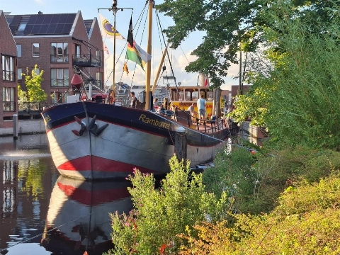 Vlaardingse waterscouts redder in nood voor Brielse vrienden