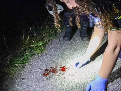 Bromfietser komt hard ten val op onverlicht fietspad tussen Vlaardingen en Maassluis