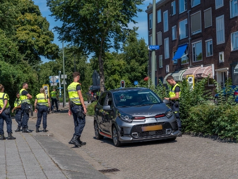Messen en nepvuurwapen aangetroffen bij politiecontroles