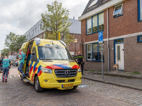 Hond ontsnapt uit tuin en leidt politie naar 'onwel' baasje