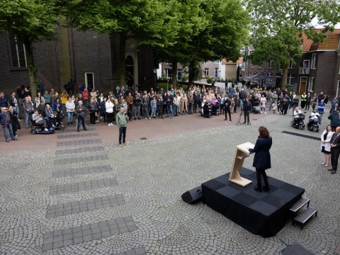 Biologische moeder Vlaardings pleegmeisje appte hulpverleners met vragen over littekens