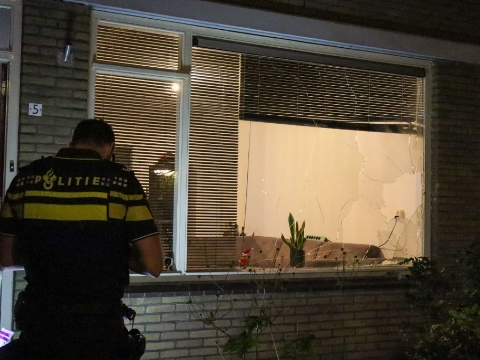 Ruit sneuvelt bij explosie woning Fuutstraat