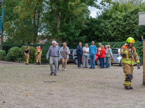 Bewoners op straat na gaslek Hartmansstraat