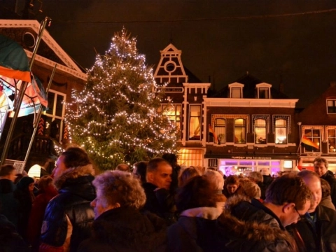 Ontdek de Entertainmentscene van Vlaardingen: Van Lokale Evenementen tot Online Plezier