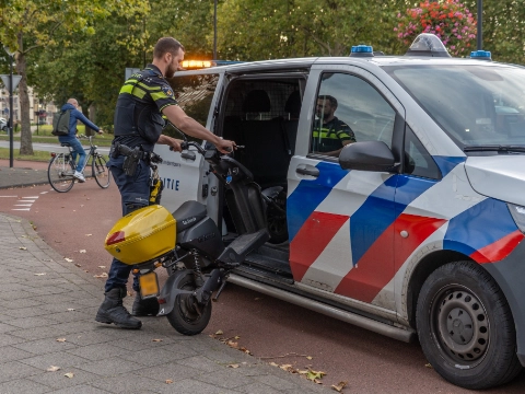 Scooterrijder gewond na botsing met auto