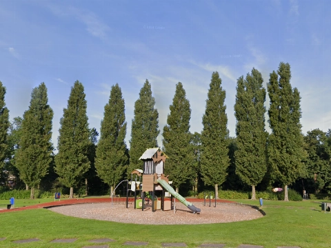 Dronken Oekraïner toont geslachtsdeel aan kinderen in speeltuin